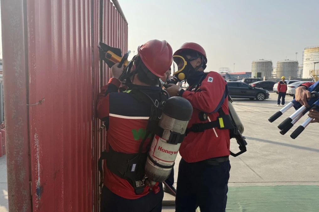 亞(ya)通石化(hua)2024年度“119”消(xiao)防日安(an)全技能(néng)比武活(huó)動圓滿(mǎn)落幕