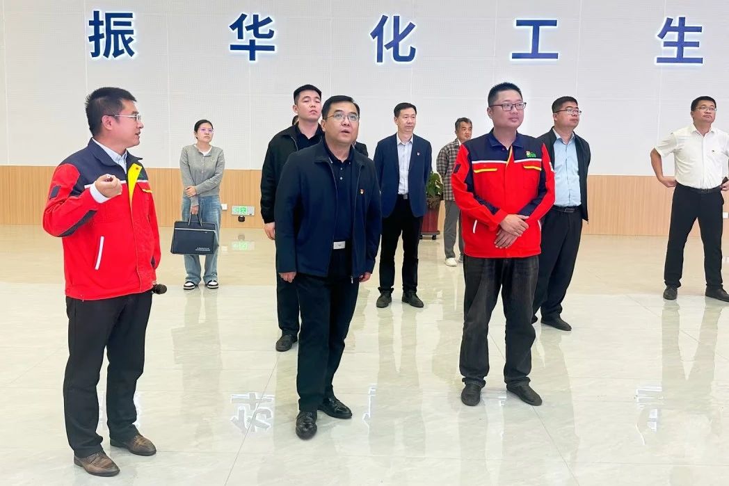 東營港經(jing)濟開發區黨工委(wěi)委員、組織人事部(bù)部長馬峰一行莅(li)臨振華化工黨建(jian)調研點指導工作(zuo)